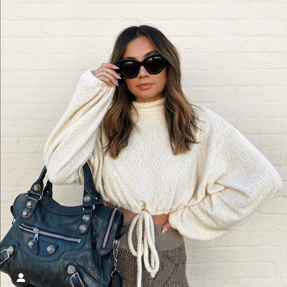 Starlow Free Hugs Ivory Crop- Size Small